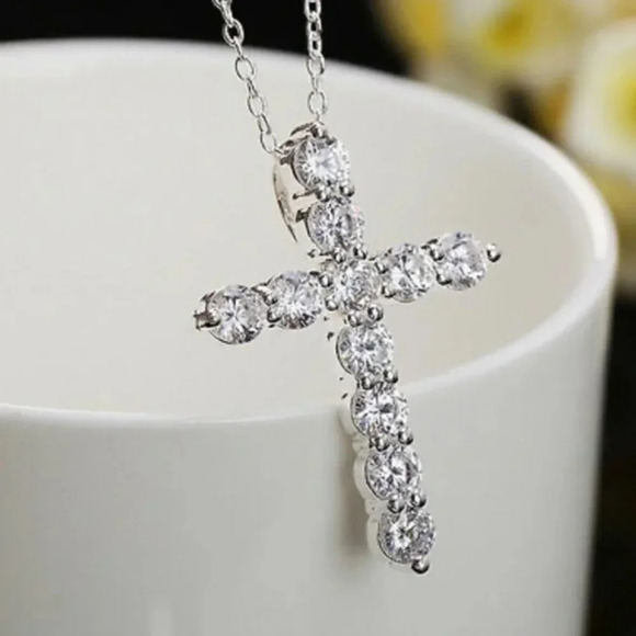 NEW 18K White Gold Diamond Cross Necklace S925 - Picture 3 of 8